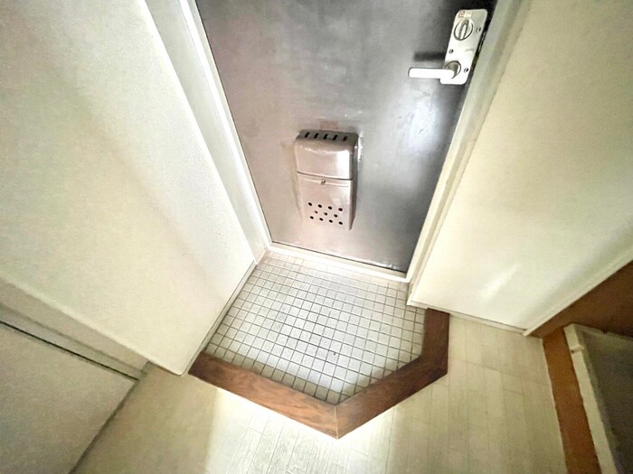 物件内観写真14　(玄関)