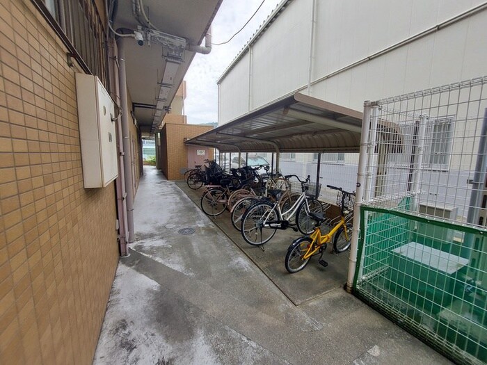 物件外観写真5　(駐輪場)