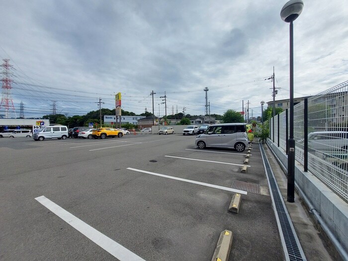 物件外観写真6　(駐車場)