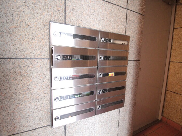 物件外観写真6　(エントランス部分)