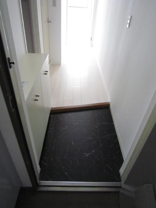 物件内観写真7　(玄関)