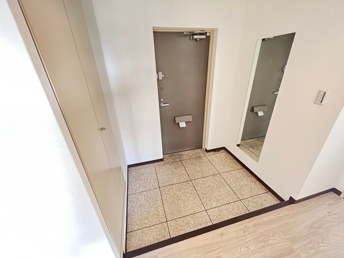 物件内観写真17　(玄関)