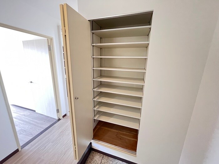 物件内観写真18　(靴箱)