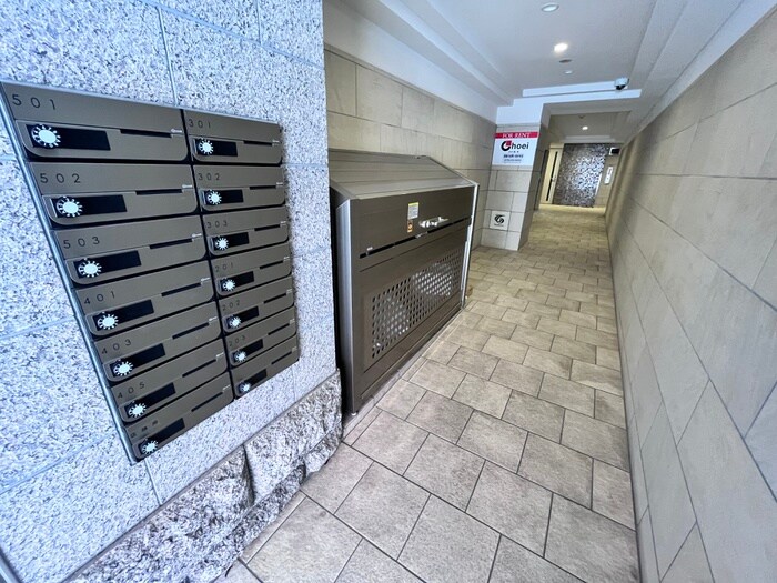 物件外観写真2　(エントランス部分)