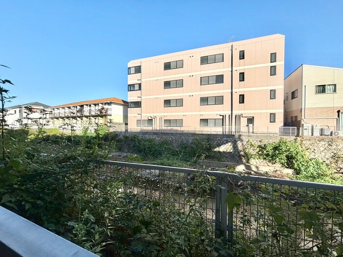 物件内観写真22　(室内からの展望)