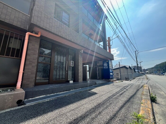 物件外観写真5　(エントランス部分)