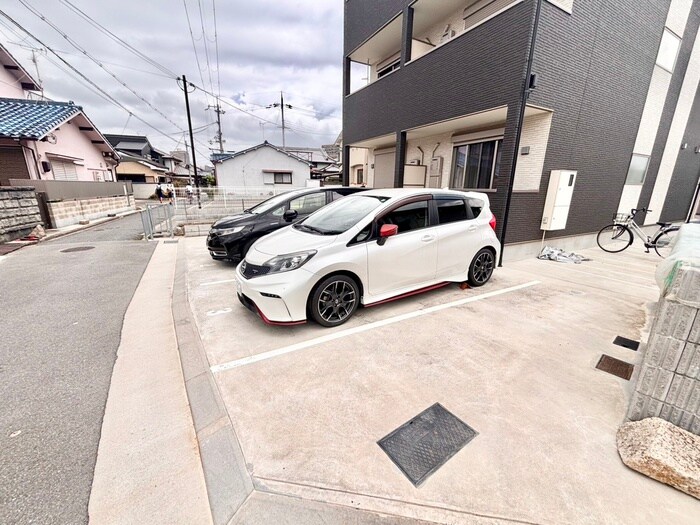 物件外観写真2　(駐車場)