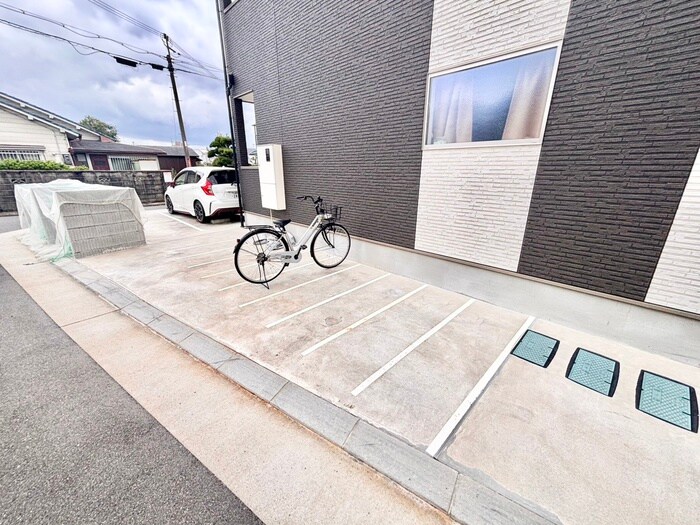 物件外観写真3　(駐輪場)