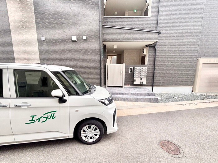 物件外観写真5　(エントランス部分)