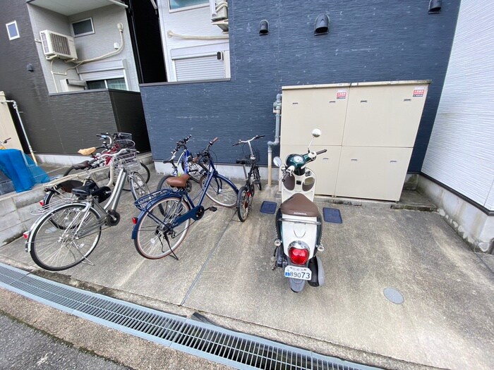 物件外観写真6　(駐輪場)