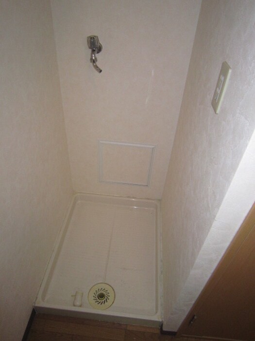 物件内観写真9　(洗濯機置場)