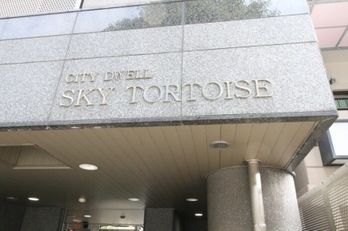 物件外観写真6　(エントランス部分)