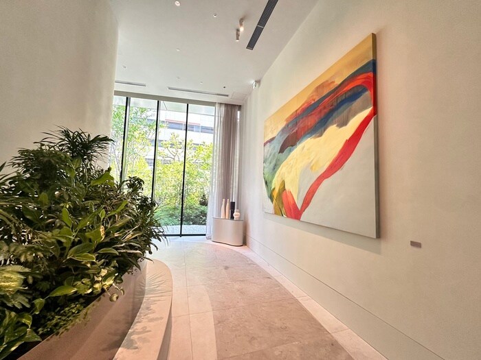 物件外観写真4　(エントランス部分)