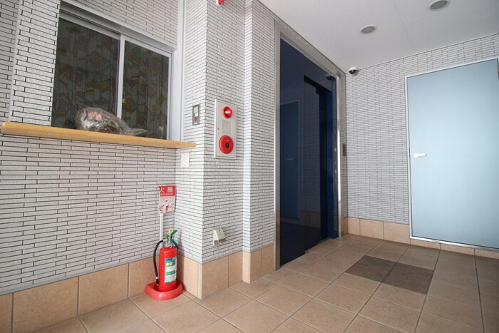 物件外観写真4　(エントランス部分)