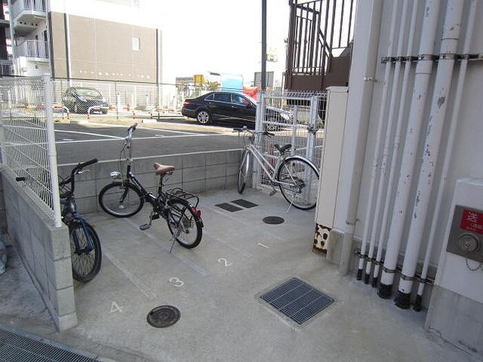 物件外観写真5　(駐輪場)