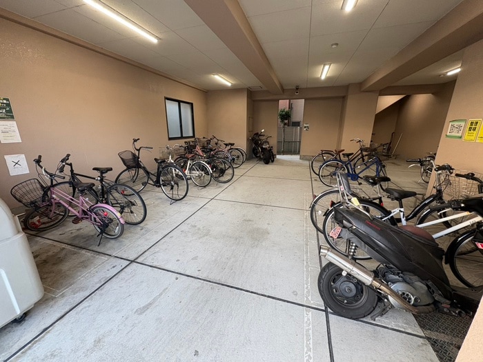 物件外観写真3　(駐輪場)