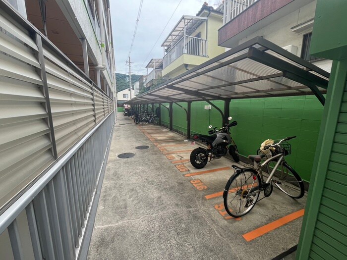 物件外観写真2　(駐輪場)
