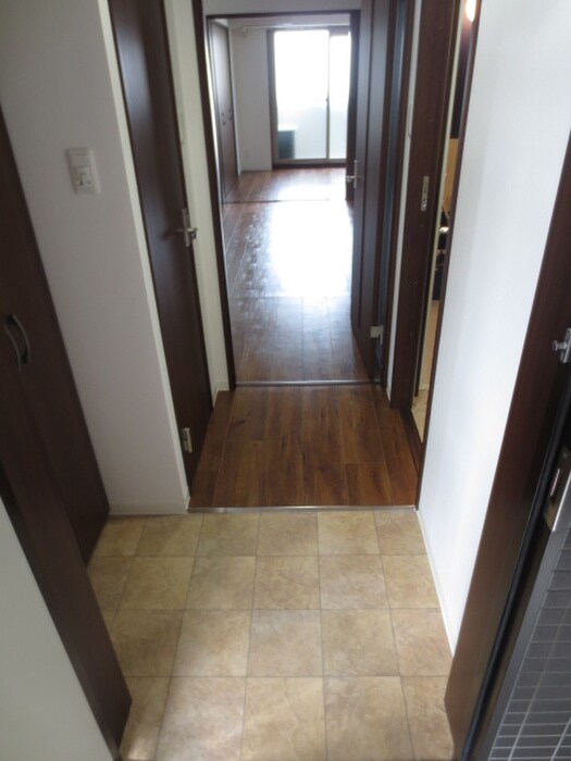 物件内観写真7　(玄関)