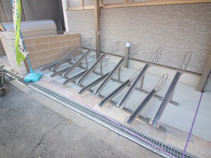 物件外観写真2　(駐輪場)