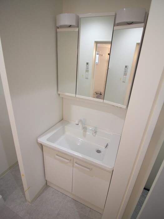 物件内観写真8　(洗面)