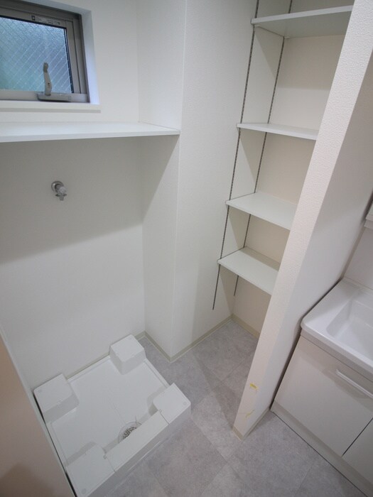 物件内観写真11　(洗濯機置場)