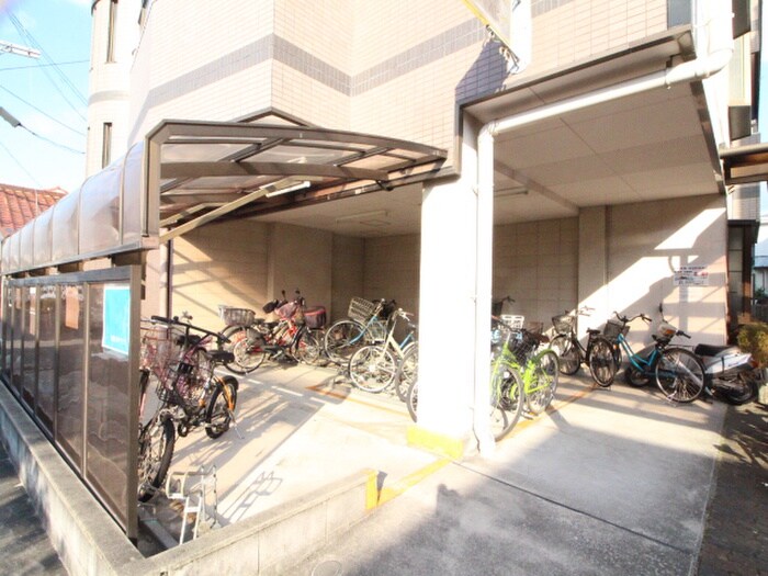物件外観写真5　(駐輪場)