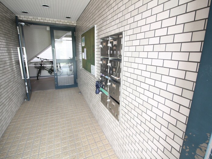 物件外観写真4　(エントランス部分)