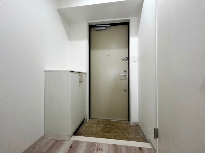 物件内観写真7　(玄関)