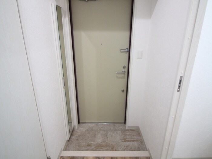 物件内観写真16　(玄関)