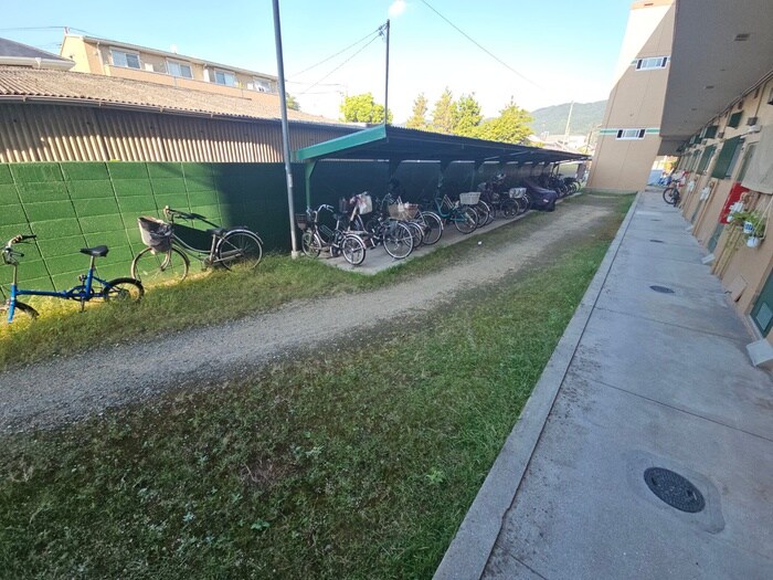 物件外観写真4　(駐輪場)