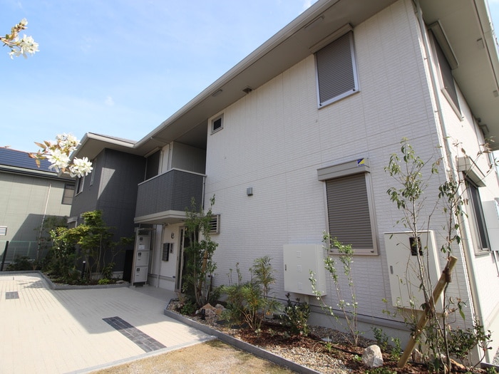 Famille Crescent A棟の物件外観写真