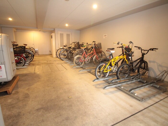 物件外観写真5　(駐輪場)