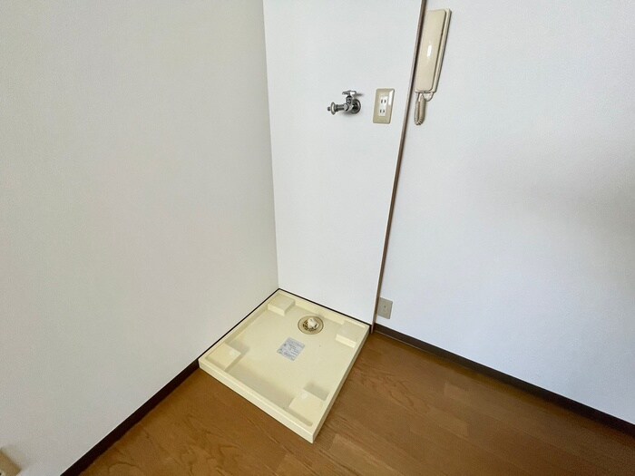 物件内観写真15　(洗濯機置場)