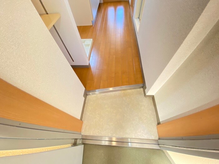 物件内観写真16　(玄関)