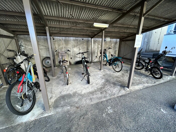 物件外観写真3　(駐輪場)
