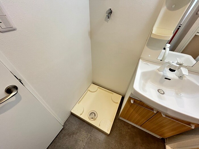 物件内観写真16　(洗濯機置場)