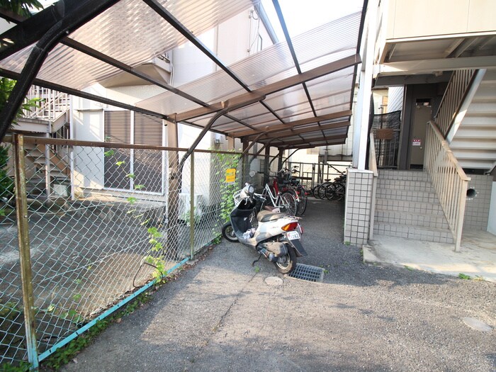 物件外観写真3　(駐輪場)