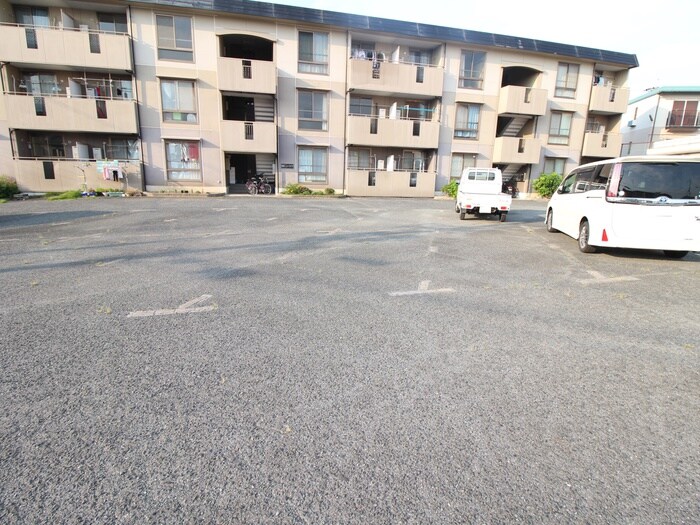 物件外観写真6　(駐車場)