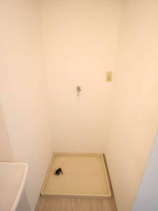 物件内観写真15　(洗濯機置場)