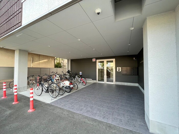 物件外観写真5　(駐輪場)