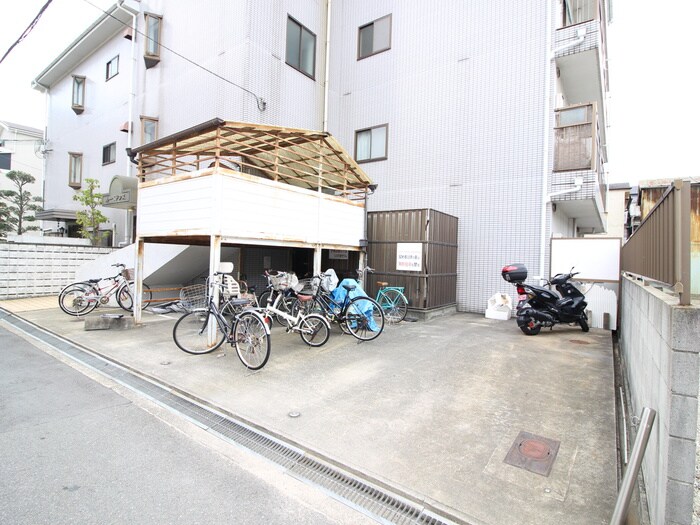 物件外観写真4　(駐輪場)