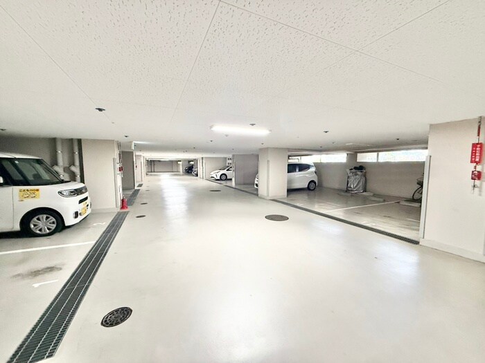 物件外観写真3　(駐車場)