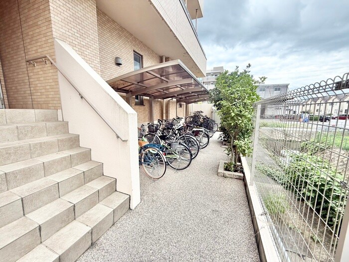 物件外観写真5　(駐輪場)