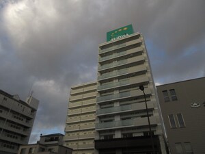 スプランディッド九条駅前外観写真