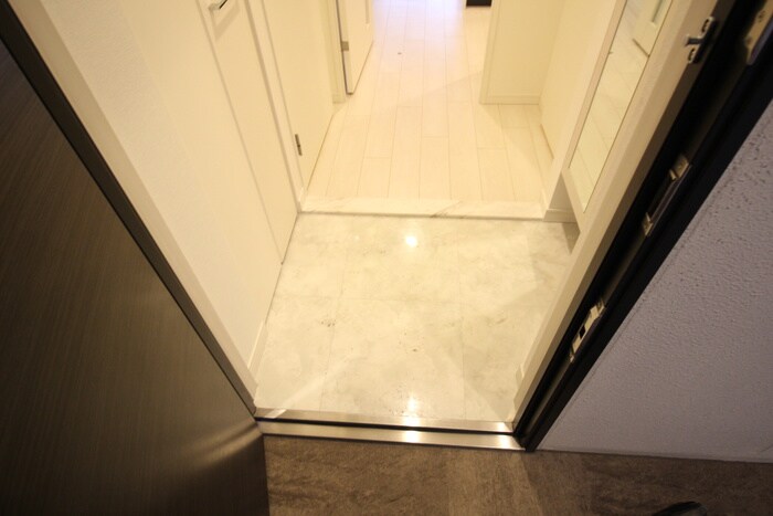 物件内観写真13　(玄関)