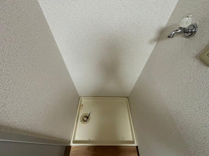 物件内観写真14　(洗濯機置場)