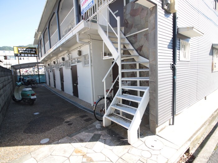 物件外観写真5　(エントランス部分)