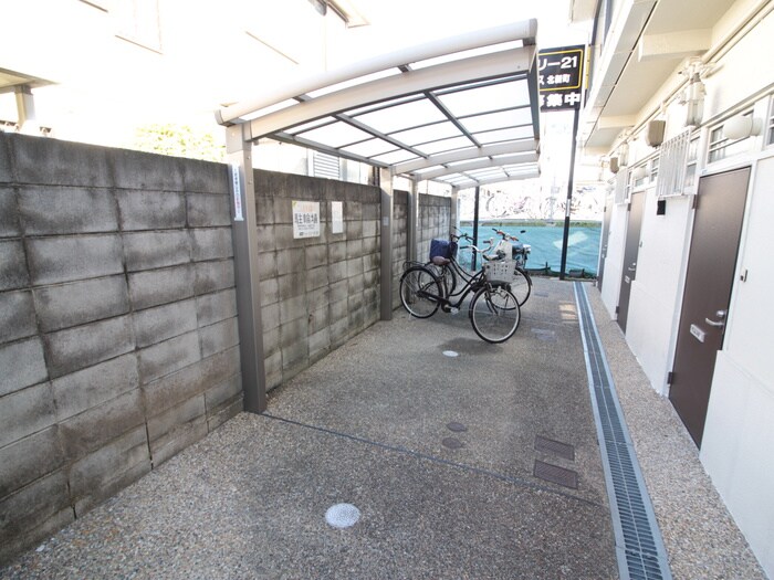 物件外観写真6　(駐輪場)