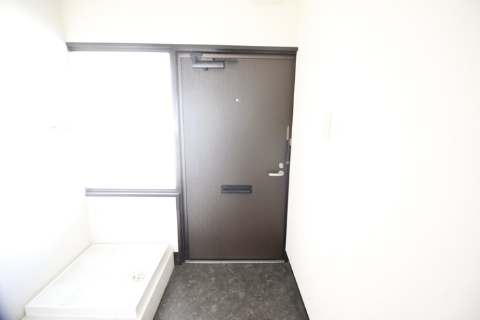 物件内観写真12　(玄関)