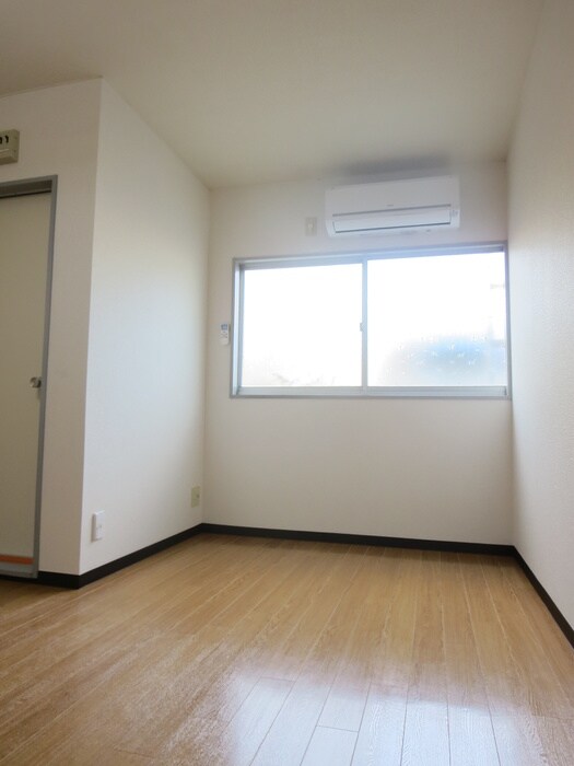 物件内観写真4　(居室)